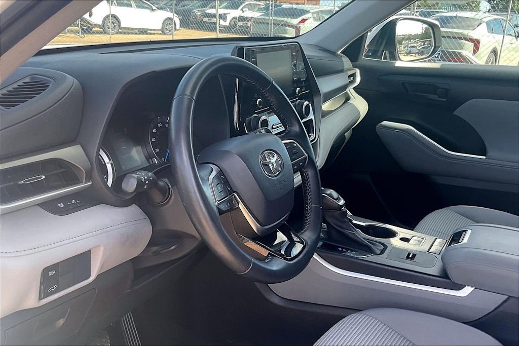 Thumbnail: 2021 Toyota Highlander - 2