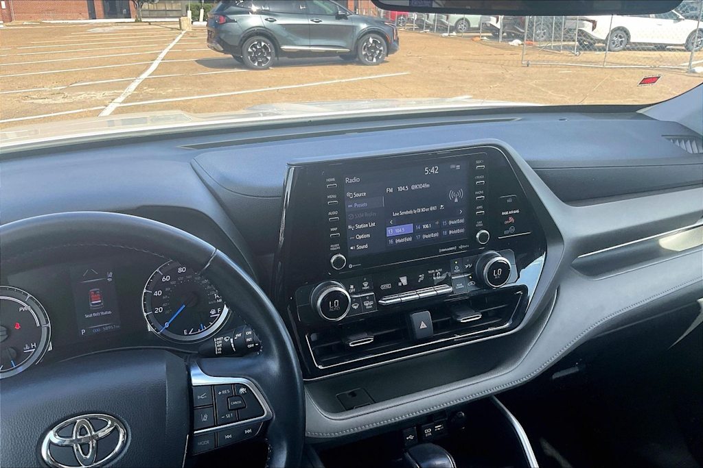 Thumbnail: 2021 Toyota Highlander - 15