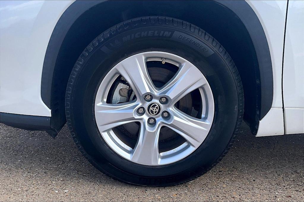 Thumbnail: 2021 Toyota Highlander - 8