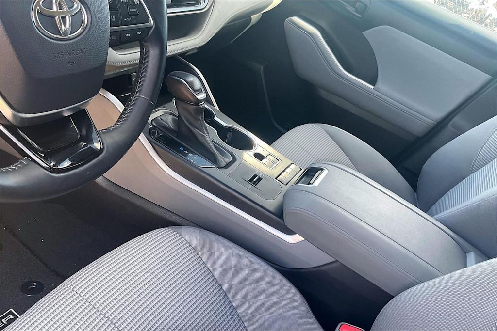 Thumbnail: 2021 Toyota Highlander - 16