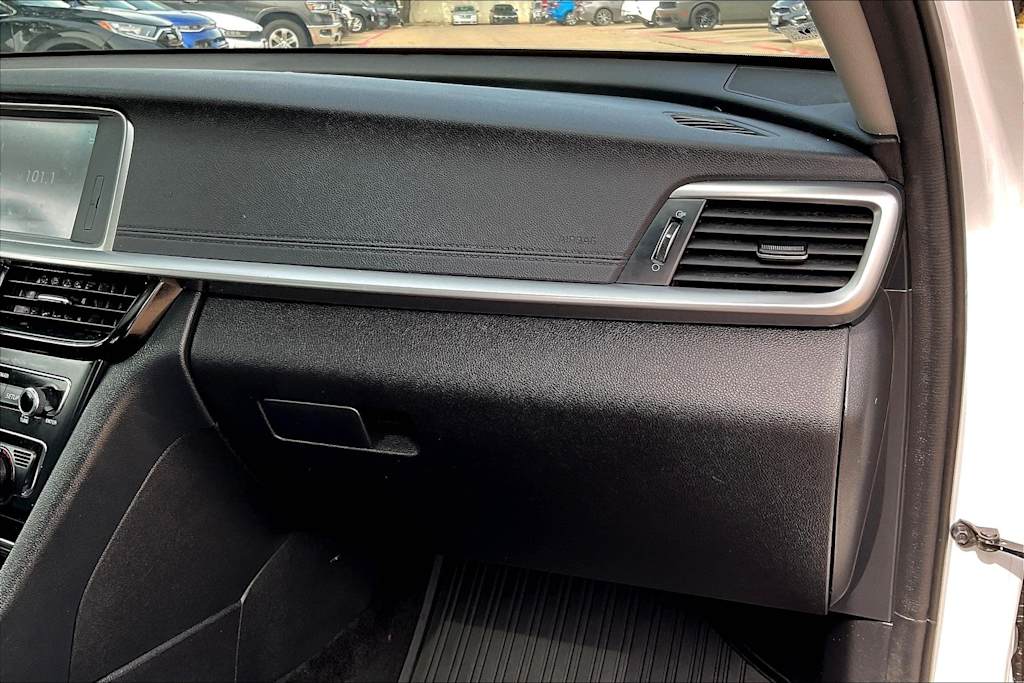 Thumbnail: 2020 Kia Optima - 24