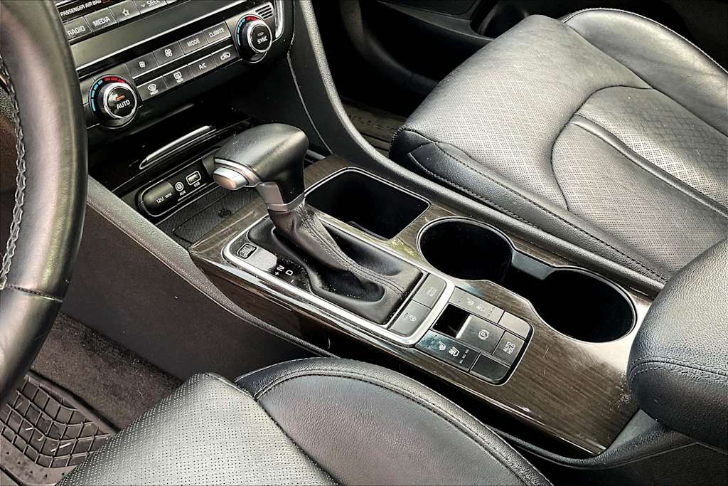 Thumbnail: 2020 Kia Optima - 16