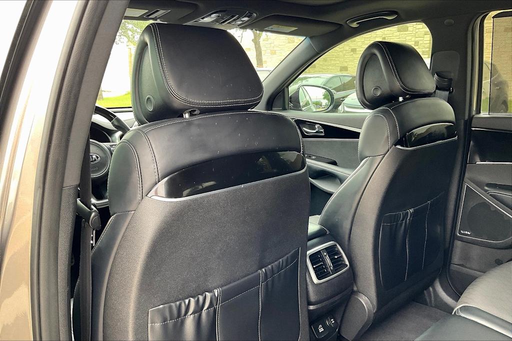 2016 Kia Sorento L 13