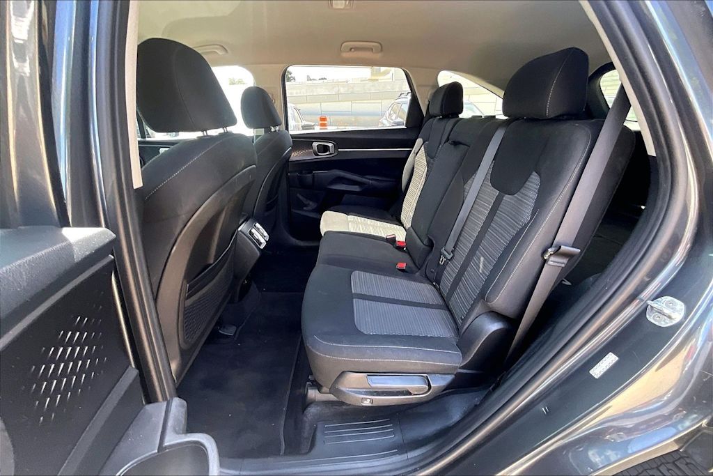 Thumbnail: 2022 Kia Sorento - 27