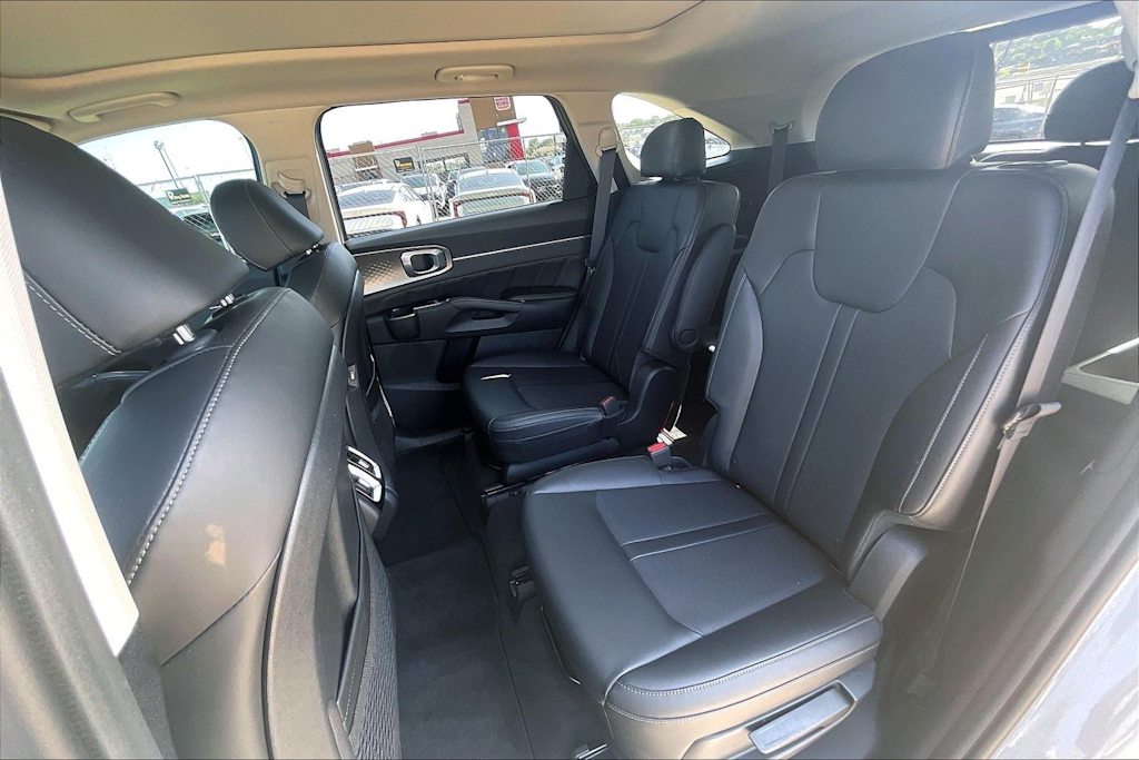 Thumbnail: 2023 Kia Sorento - 27