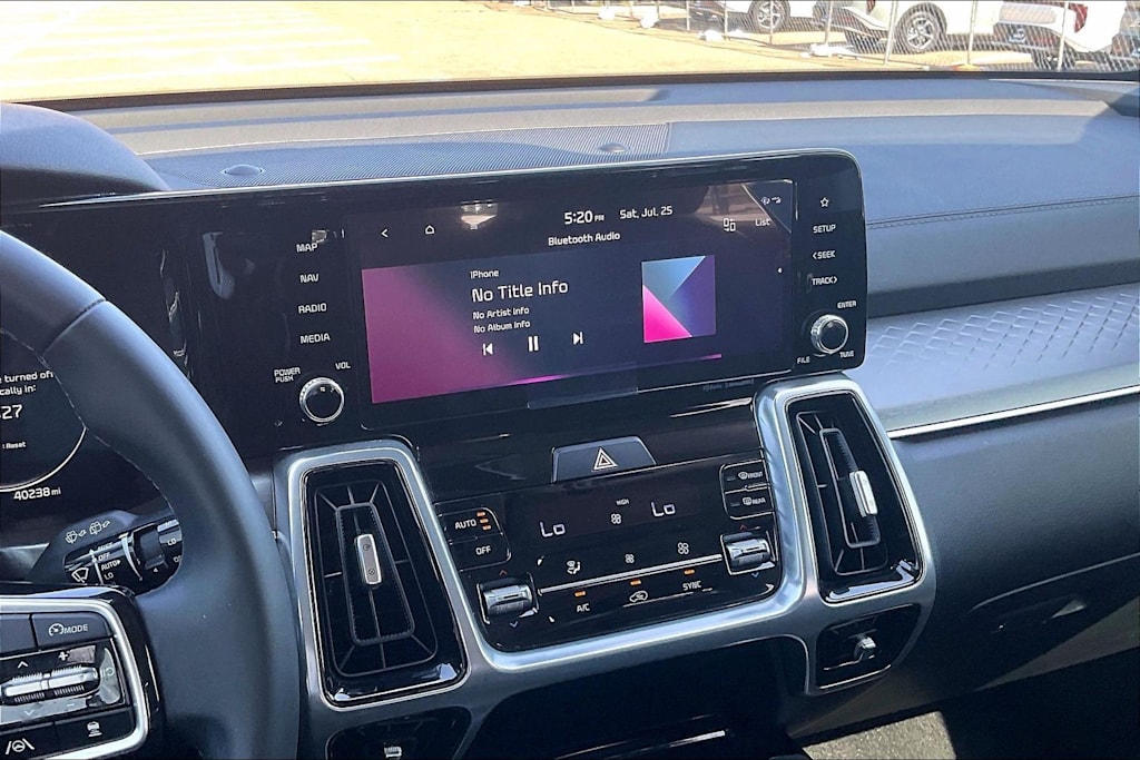 Thumbnail: 2023 Kia Sorento - 14