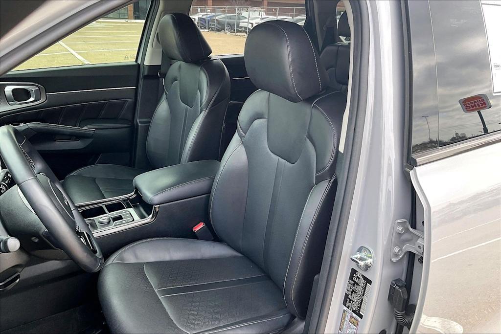 Thumbnail: 2022 Kia Sorento - 10