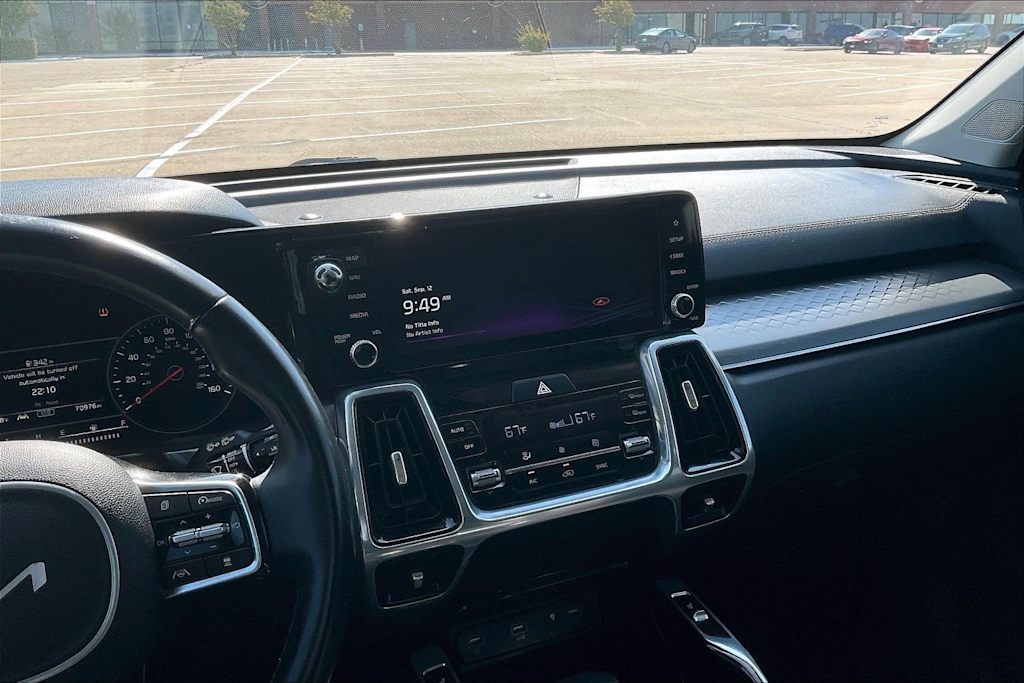 Thumbnail: 2022 Kia Sorento - 12