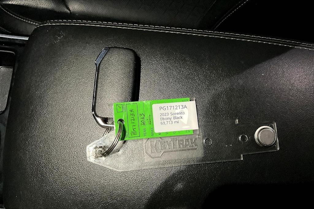 Thumbnail: 2023 Kia Sorento - 17