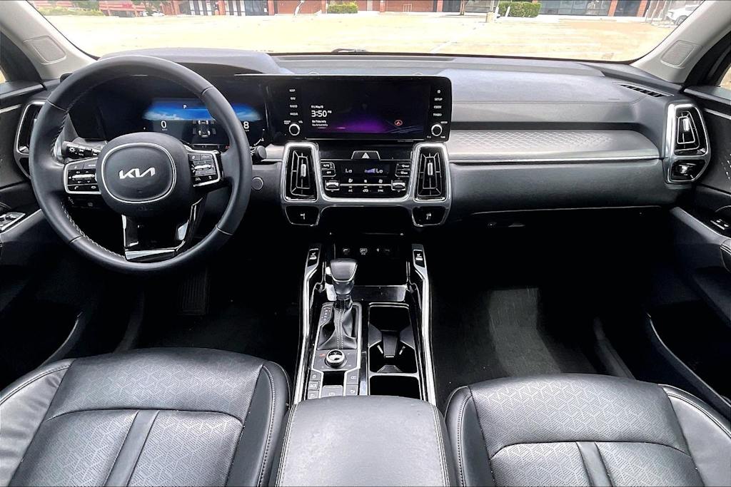 Thumbnail: 2023 Kia Sorento - 8