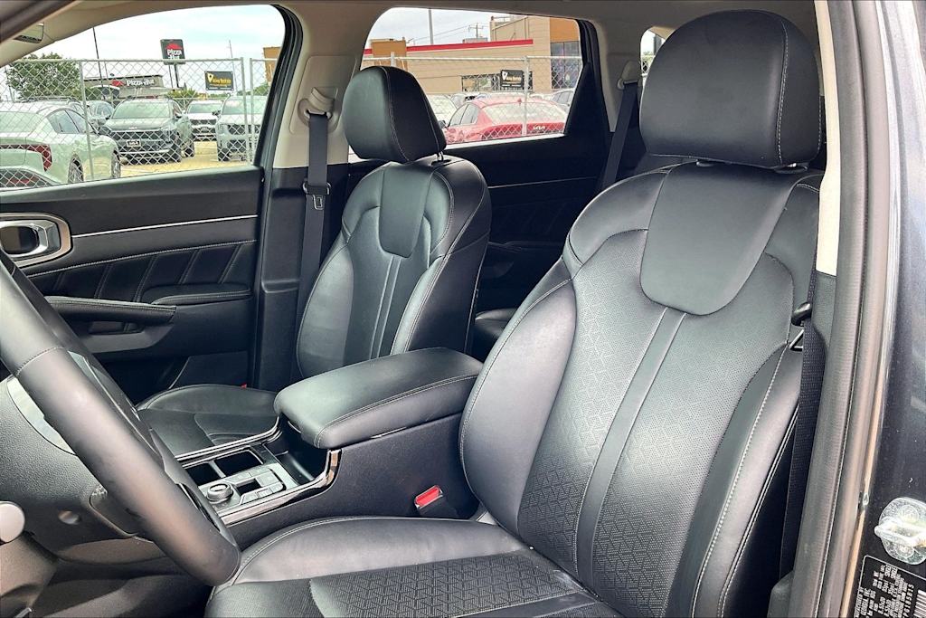 Thumbnail: 2023 Kia Sorento - 9
