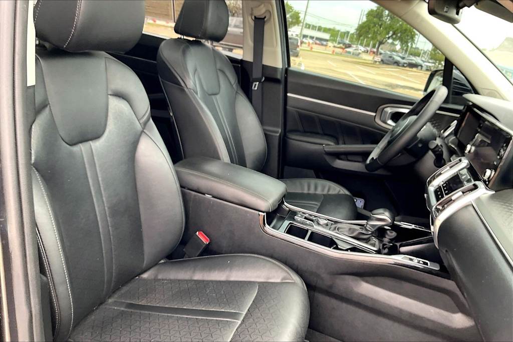 Thumbnail: 2023 Kia Sorento - 21