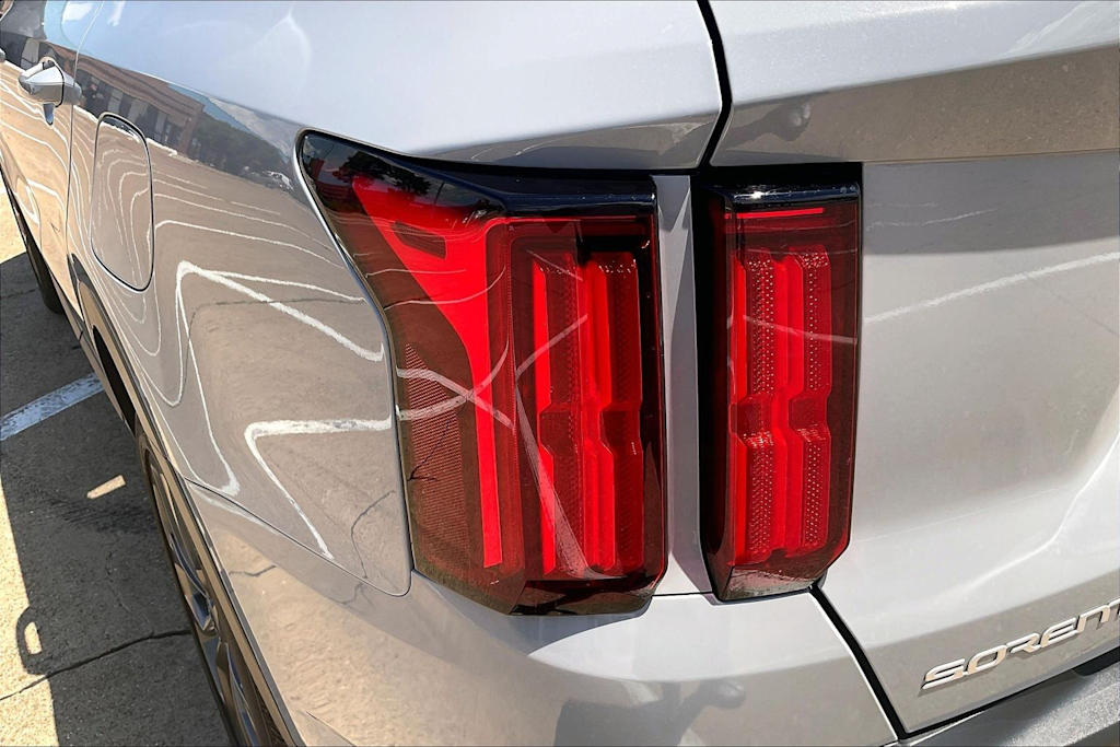 Thumbnail: 2023 Kia Sorento - 30