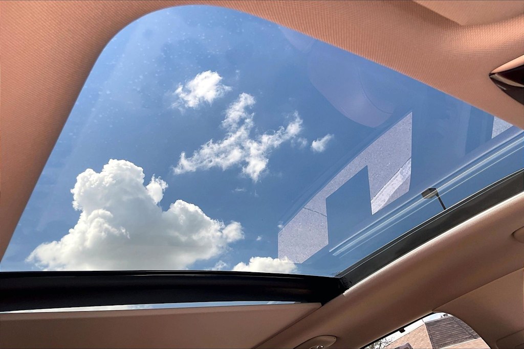 Thumbnail: 2023 Kia Sorento - 28