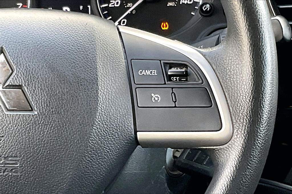 Thumbnail: 2020 Mitsubishi Outlander - 25