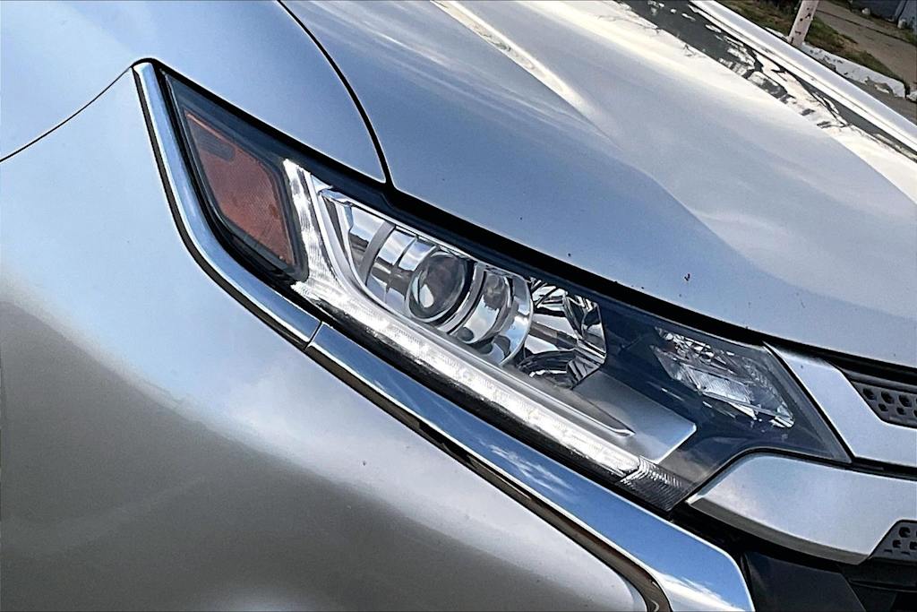 Thumbnail: 2020 Mitsubishi Outlander - 7