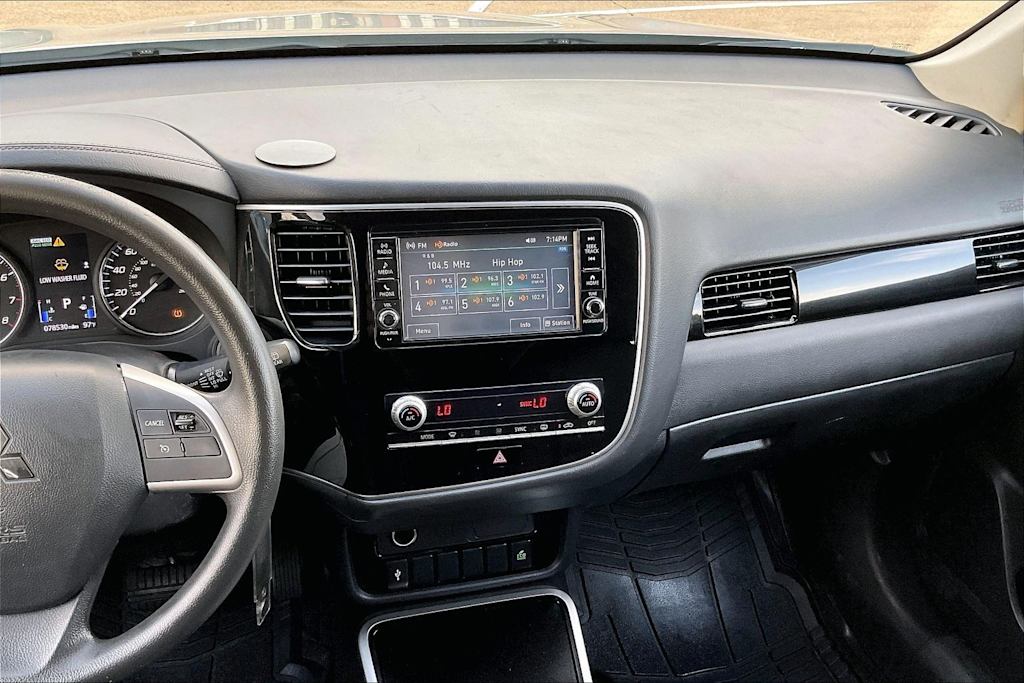 Thumbnail: 2020 Mitsubishi Outlander - 15