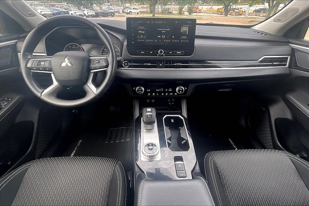 Thumbnail: 2025 Mitsubishi Outlander - 10