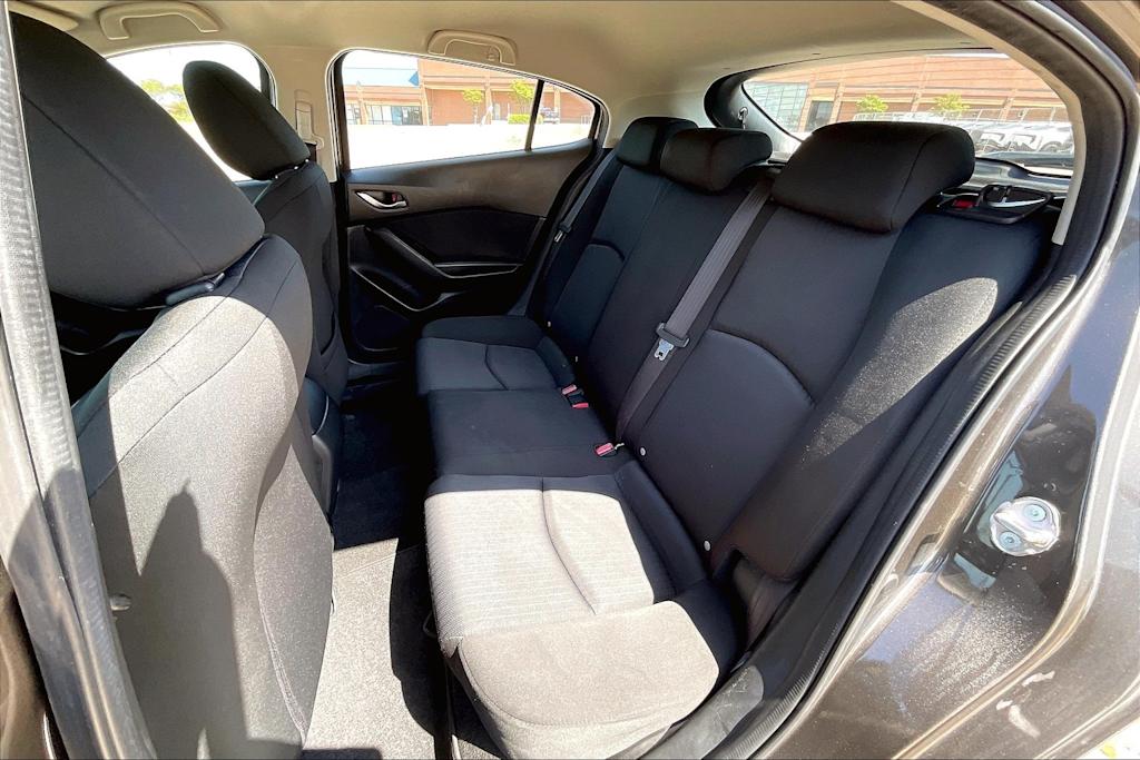 2016 Mazda Mazda3 i Sport 29