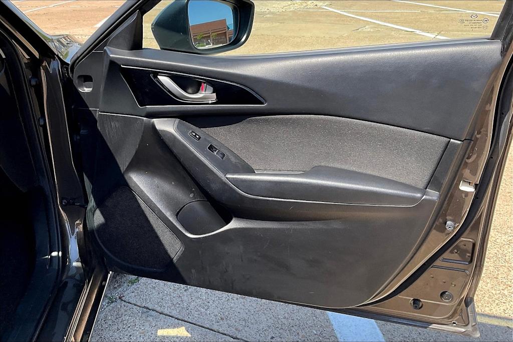 2016 Mazda Mazda3 i Sport 28