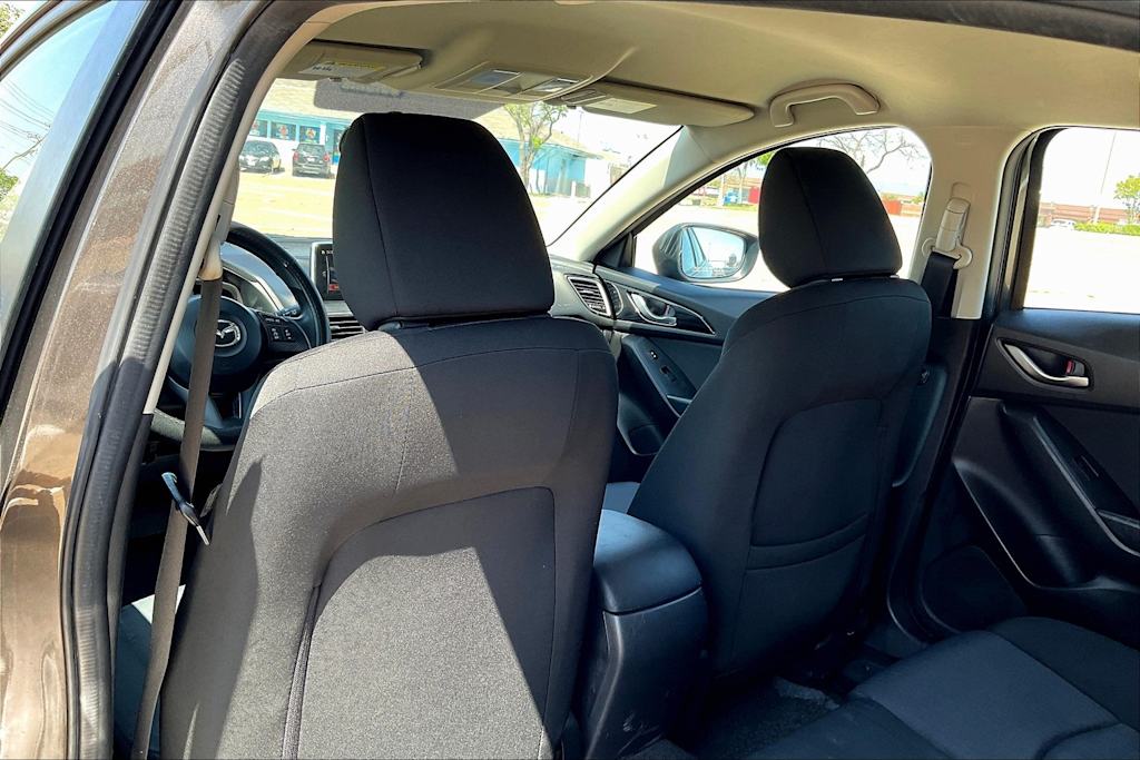 2016 Mazda Mazda3 i Sport 13