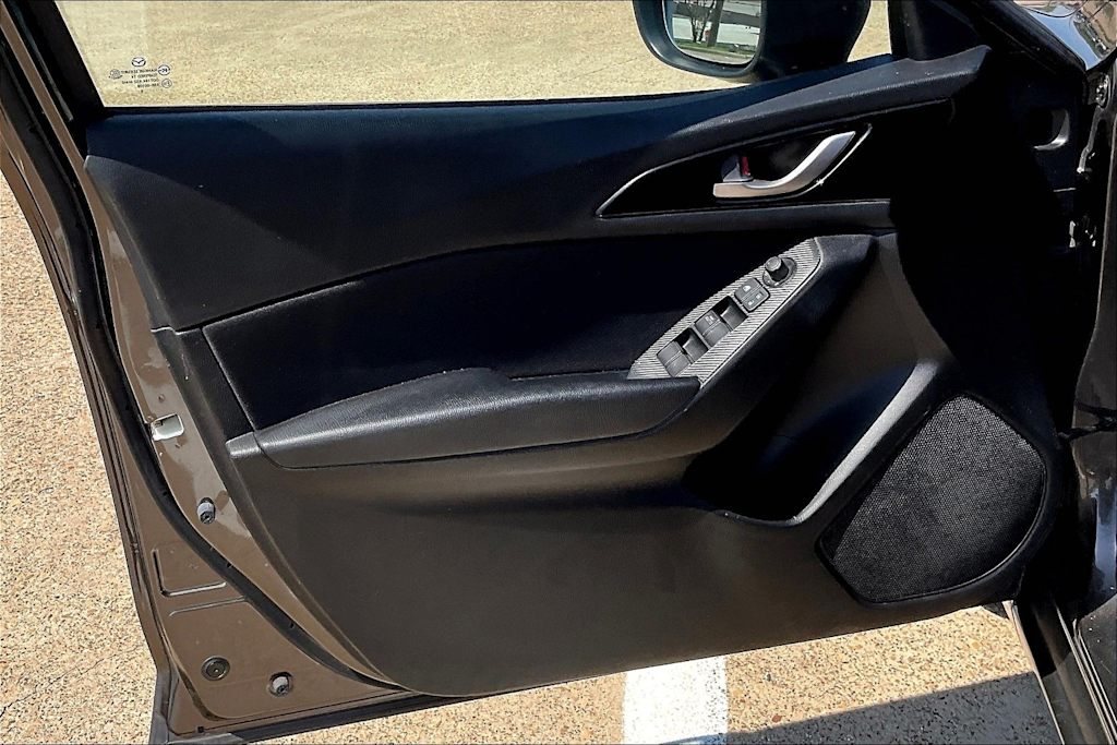 2016 Mazda Mazda3 i Sport 27