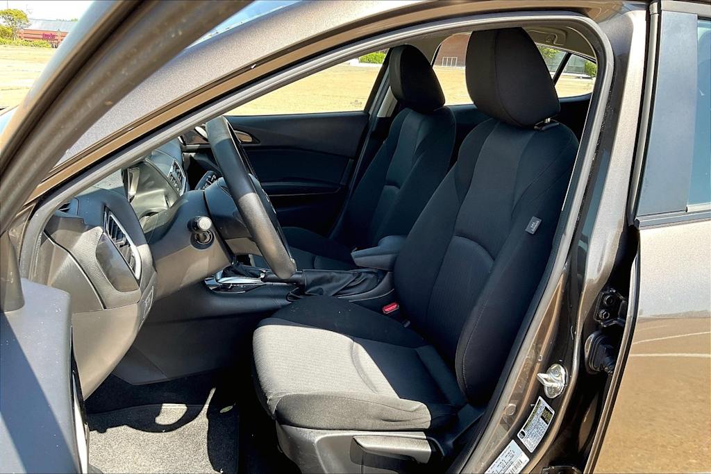 2016 Mazda Mazda3 i Sport 11