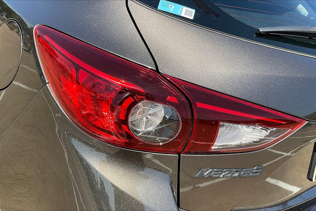 2016 Mazda Mazda3 i Sport 31