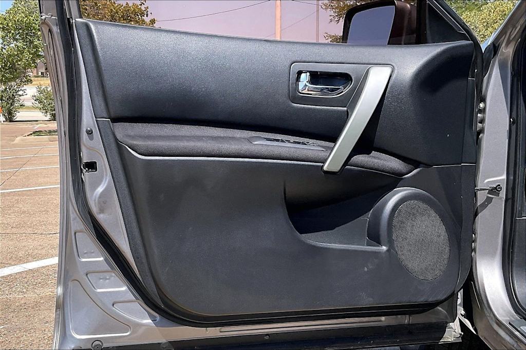 Thumbnail: 2015 Nissan Rogue - 26