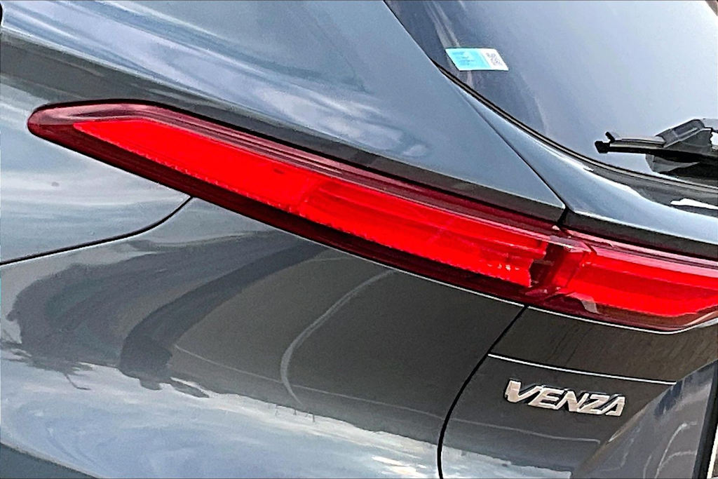 Thumbnail: 2022 Toyota Venza - 30