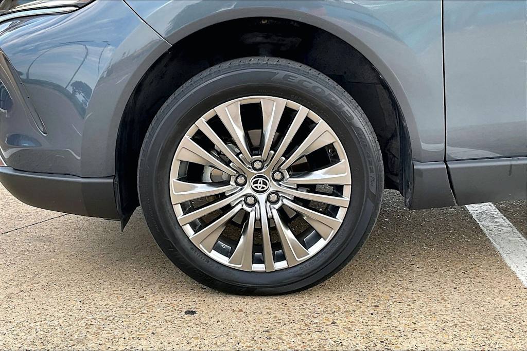 Thumbnail: 2022 Toyota Venza - 8