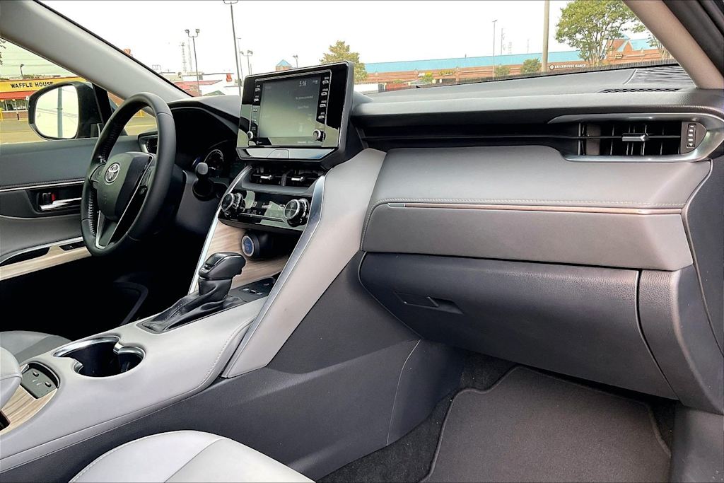 Thumbnail: 2022 Toyota Venza - 23