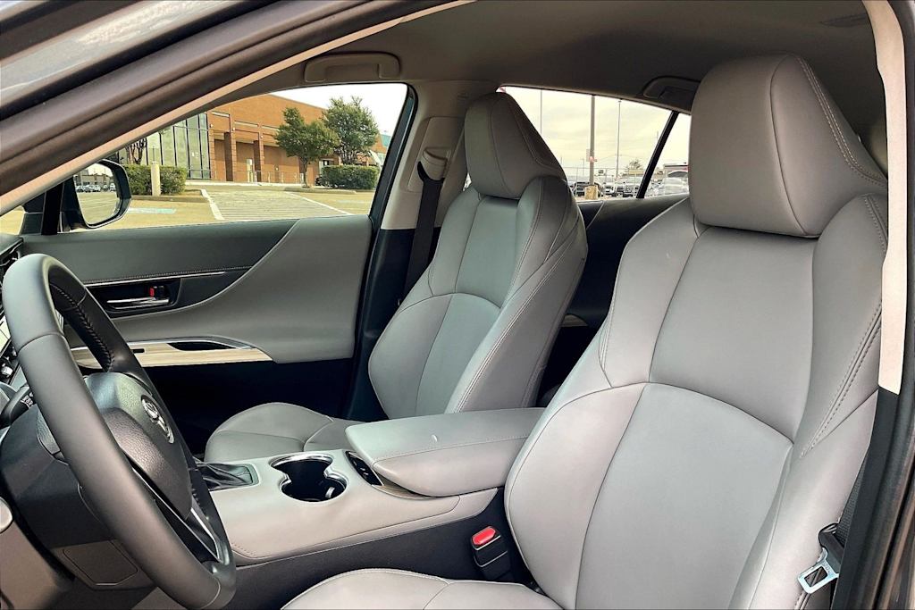 Thumbnail: 2022 Toyota Venza - 10