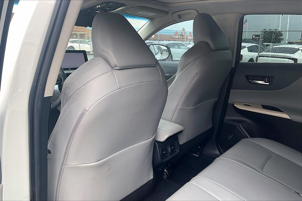 Thumbnail: 2023 Toyota Venza - 12