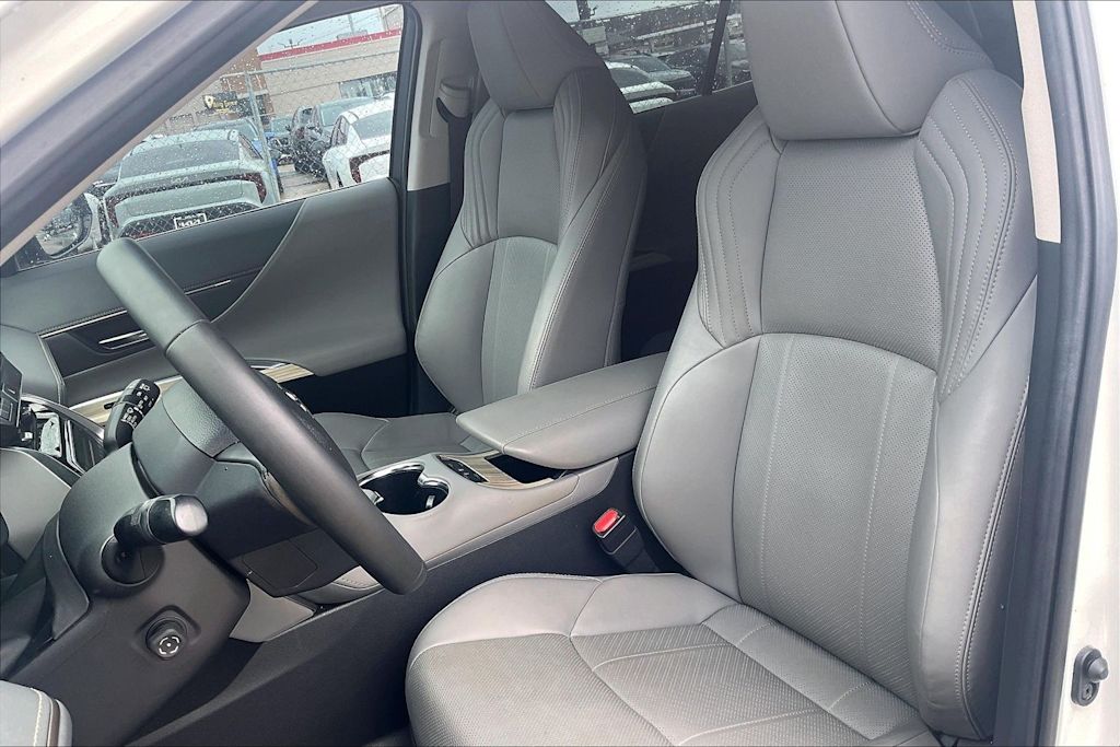 Thumbnail: 2023 Toyota Venza - 10