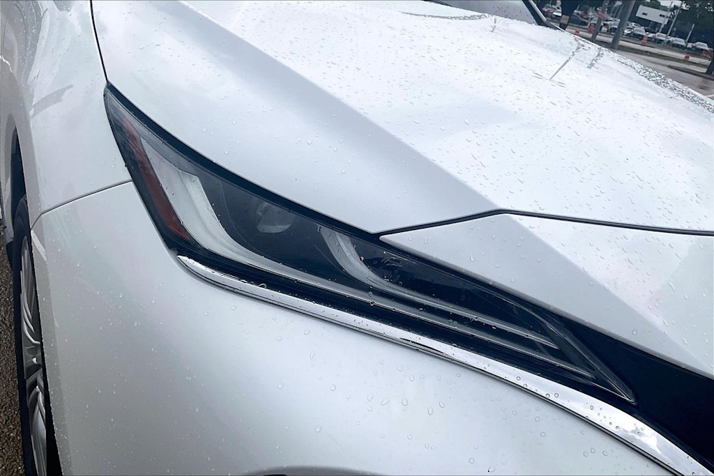 Thumbnail: 2023 Toyota Venza - 30