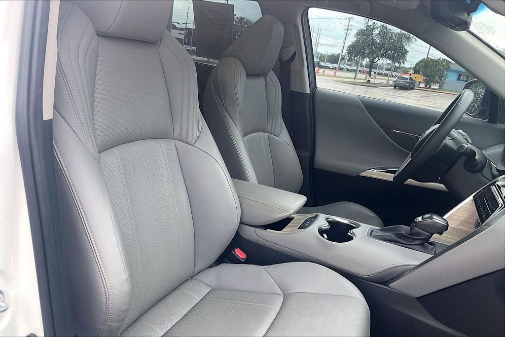 Thumbnail: 2023 Toyota Venza - 11