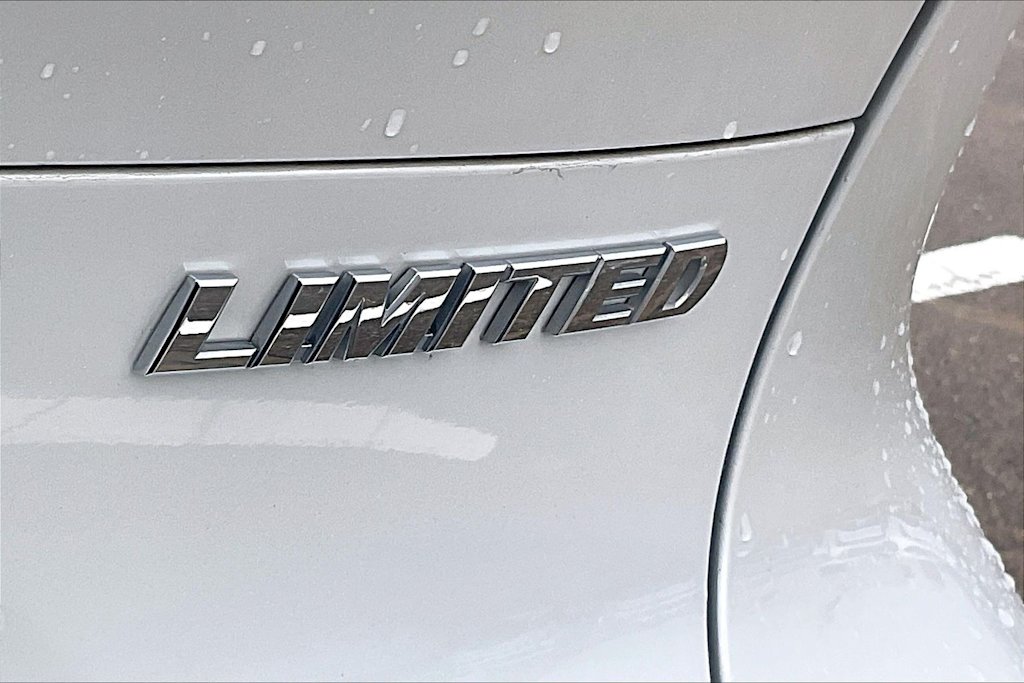 Thumbnail: 2023 Toyota Venza - 7