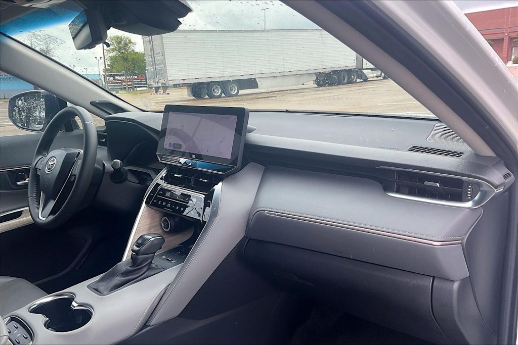 Thumbnail: 2023 Toyota Venza - 14