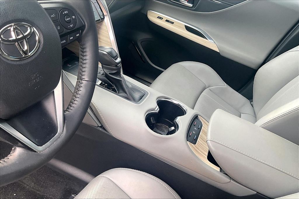 Thumbnail: 2023 Toyota Venza - 16