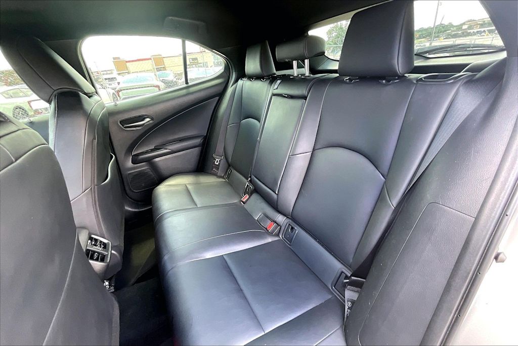 Thumbnail: 2020 Lexus UX - 28