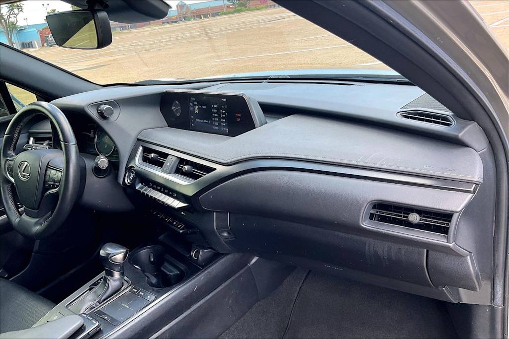 Thumbnail: 2020 Lexus UX - 23