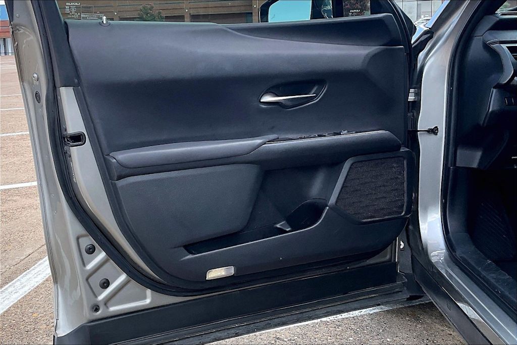 Thumbnail: 2020 Lexus UX - 26