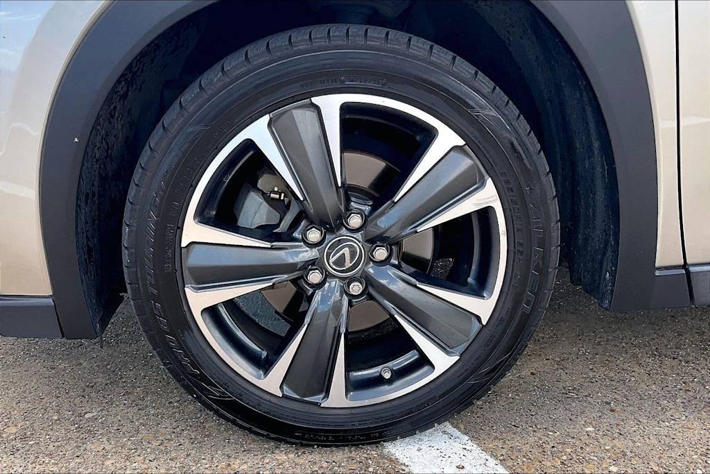 Thumbnail: 2020 Lexus UX - 8