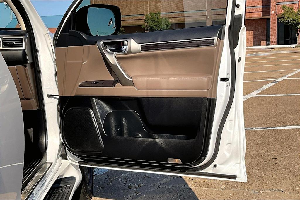 Thumbnail: 2020 Lexus GX - 28