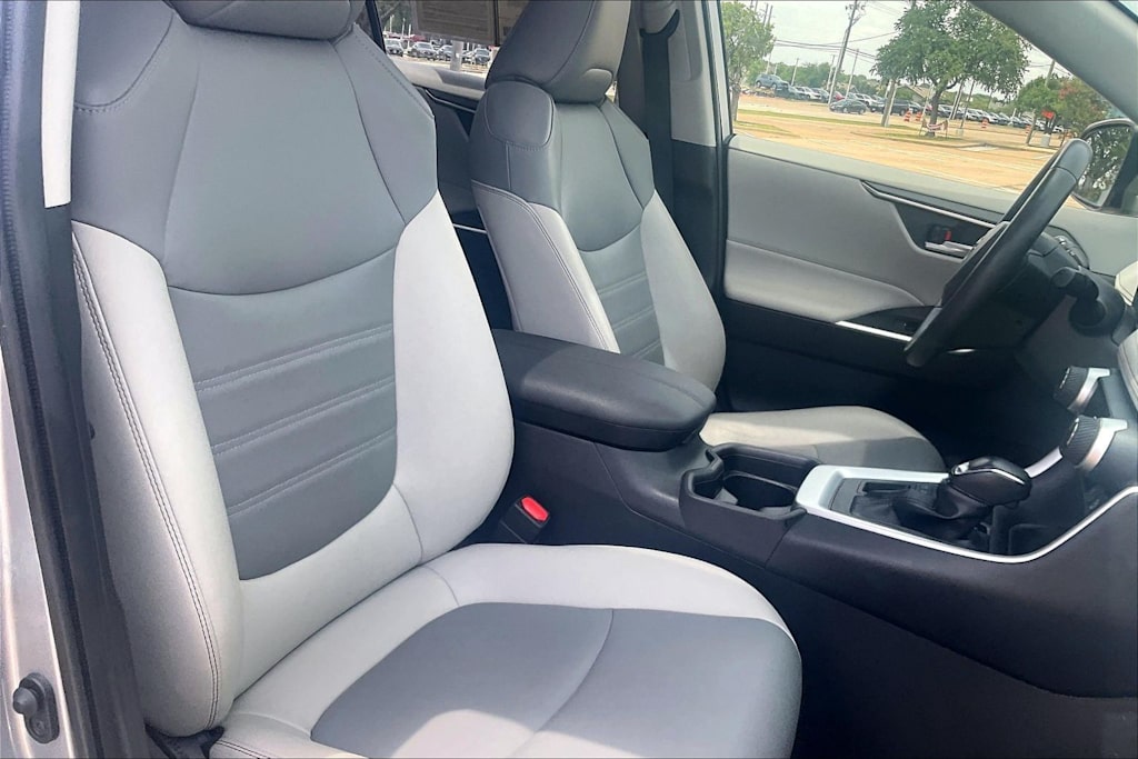 Thumbnail: 2020 Toyota RAV4 - 11