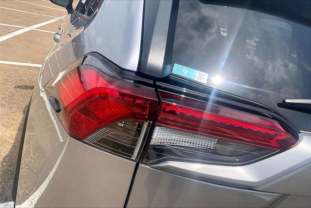 Thumbnail: 2020 Toyota RAV4 - 30