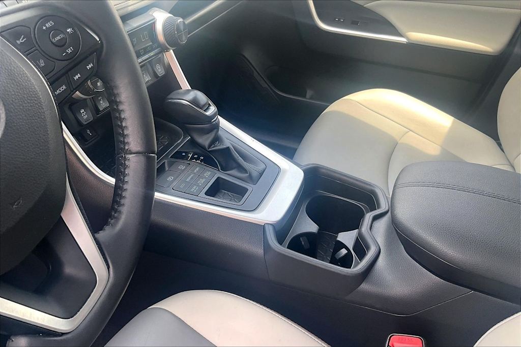 Thumbnail: 2020 Toyota RAV4 - 16