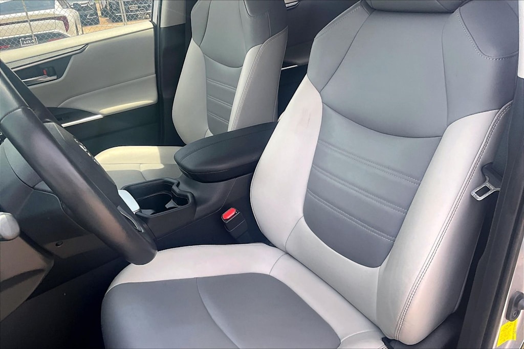 Thumbnail: 2020 Toyota RAV4 - 10
