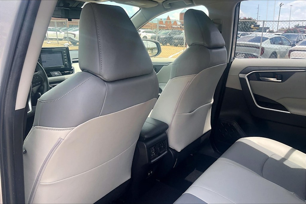 Thumbnail: 2020 Toyota RAV4 - 12
